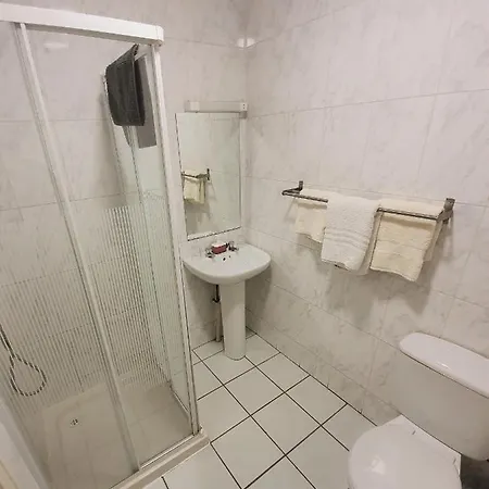 Billy Byrnes Bar & Guestrooms *